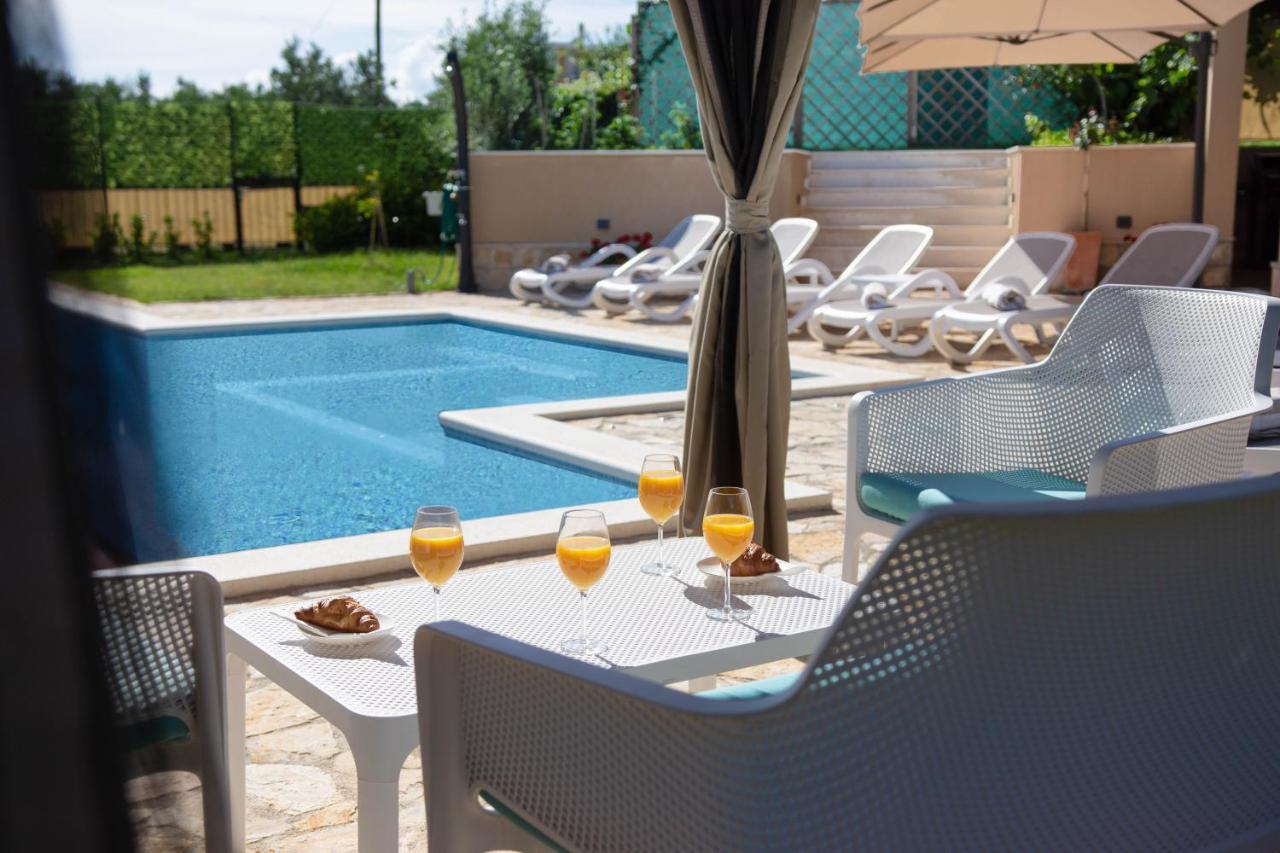 Villa Mater - Luxuriously Equipped Villa With A 15M Long Swimming Pool Žrnovnica Exterior foto